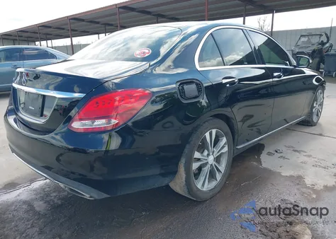 2016 Mercedes-Benz C 300 z USA, uszkodzony, nr VIN WDDWF4JB0GR143896